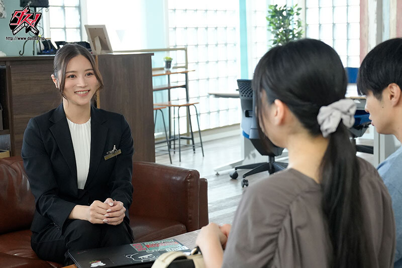 【人生で最も特別な日ーそれは結婚式─】新婦の目を盗んで、何度も何度も繰り返す生ハメ強●ズコバコSEX！唾液を絡ませて腰を振りまくる変態ウエディングプランナー 白峰ミウ サンプル1